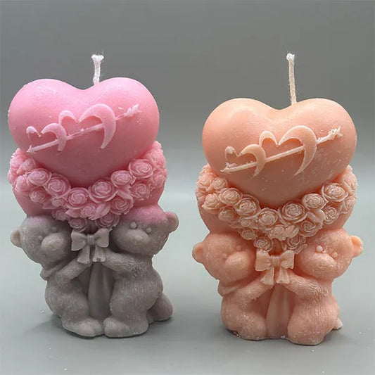 Set van drie handgemaakte geurkaarsen in de vorm van knuffelende liefdesberen met hart