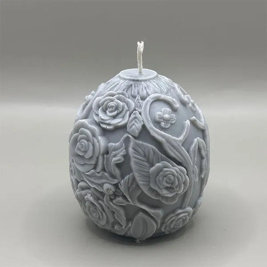 Grijze paaskaars met bloemmotief, handgemaakt en perfect als elegante decoratie